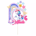 Detaliu topper tort personalizat Unicorn curcubeu stelute fluturasi nume si varsta carton imprimat premium