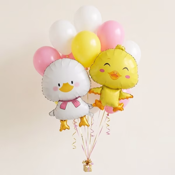 Set 14 Baloane Petrecere Puisori, Botez si Aniversare, Alb Galben Roz Buchet festiv din 14 baloane pentru petrecere, incluzand doua baloane mari din folie in forma de puisori si 12 baloane din latex in culorile alb, galben si roz pastel.