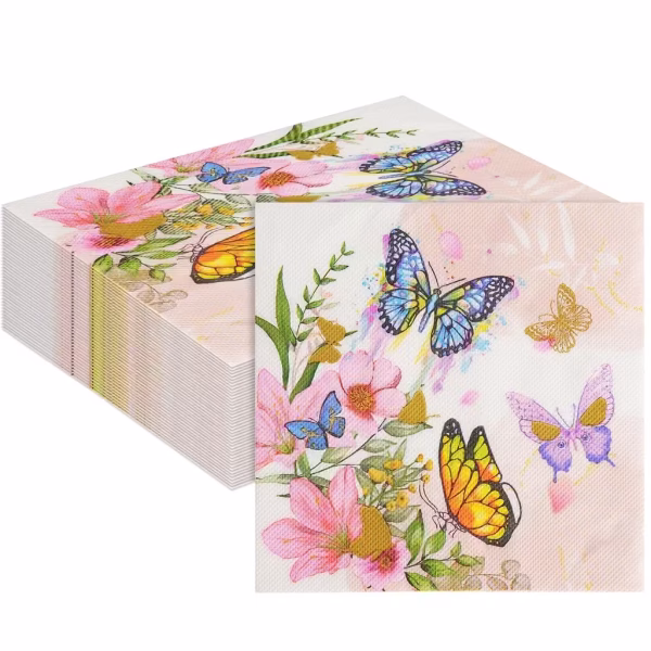 set 20 servetele fluturi 33x33 cm Set de 20 servetele din hartie pentru petrecere, dimensiune 33x33 cm. Design primavaratic in stil acuarela pe fundal pastelat, ilustrand fluturi in culori vii (albastru, galben, mov) zburand in jurul unor flori mari roz.