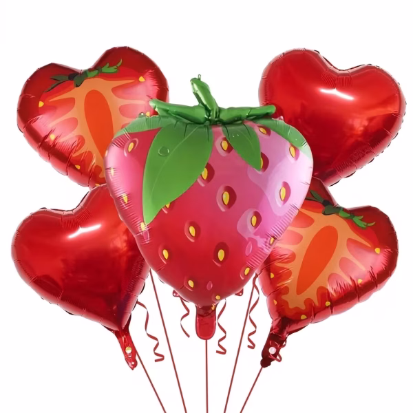 set 5 baloane folie capsuna Set 5 baloane din folie pentru petreceri dulci de vara. Contine un balon figurina in forma de capsuna uriasa, doua baloane in forma de inima rosie si doua baloane inima cu imprimeu ce imita o sectiune de capsuna.