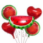 set 5 baloane folie pepene Set 5 baloane din folie pentru petreceri de vara. Contine un balon figurina in forma de felie de pepene rosu, doua baloane in forma de inima rosie si doua baloane rotunde cu imprimeu pepene.