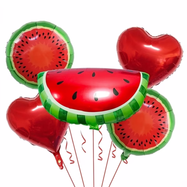 set 5 baloane folie pepene Set 5 baloane din folie pentru petreceri de vara. Contine un balon figurina in forma de felie de pepene rosu, doua baloane in forma de inima rosie si doua baloane rotunde cu imprimeu pepene.