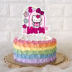 topper tort personalizat hello kitty Topper tort personalizat Hello Kitty cu fundita, numele Maria si cifra 5 pe un tort decorat cu valuri de crema in culori curcubeu pastel