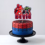 topper tort personalizat spiderman Topper tort personalizat Spiderman si Avengers cu numele David si cifra 6 pe un tort etajat rosu si albastru decorat cu panza de paianjen