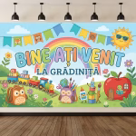 background textil bine ati venit la gradinita Mockup cu un background textil pentru panou foto cu mesajul Bine Ati Venit La Gradinita, ilustrand un trenulet cu litere, rechizite animate, o bufnita si un mar urias pe un fundal cu curcubeu.