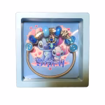 bratara tip pandora stitch mk5 Bratara metalica tip Pandora cu tema Stitch, avand un charm central cu personajul extraterestru albastru in picioare, margele colorate si charmuri tip fata zambitoare, asezata intr-o cutie cadou.