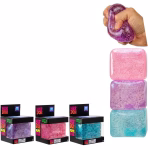 cub needoh antistres squishy cu sclipici 5 cm Un cub squishy mov fiind strans cu putere in mana pentru a demonstra elasticitatea materialului, alaturi de o stiva de cutii cu alte culori.