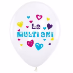Detaliu cu un balon din latex alb, avand imprimat cu font colorat mesajul La Multi Ani, inconjurat de inimi de diferite dimensiuni.