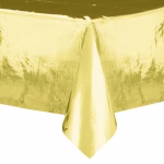 Fata De Masa Cu Folie Aurie Fata de masa cu folie aurie metalizata, impermeabila, cu dimensiuni mari (137x274cm), ideala pentru protejarea meselor de Candy Bar si evenimente festive.
