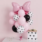 Set 10 Baloane cu Funda Roz Gigant Buchet format din 10 baloane: un balon gigant din folie in forma de funda roz cu buline albe si 9 baloane din latex asortate in culorile roz pastel, negru si alb cu buline negre.