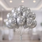 set 10 baloane latex argintiu chrome 30 cm Buchet format din 10 baloane din latex argintiu chrome cu efect oglinda, imprimate cu mesajul Te Iubesc si inimioare albe, perfect pentru declaratii de dragoste.