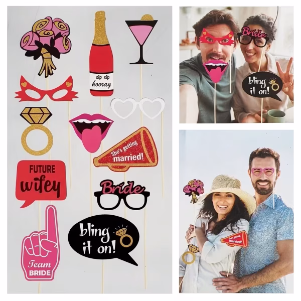 Set 12 Propsuri Foto Party Burlacite Bride To Be Set de 12 propsuri foto amuzante din carton pentru petrecerea burlacitelor alaturi de imagini cu tineri distrandu-se folosind recuzita.