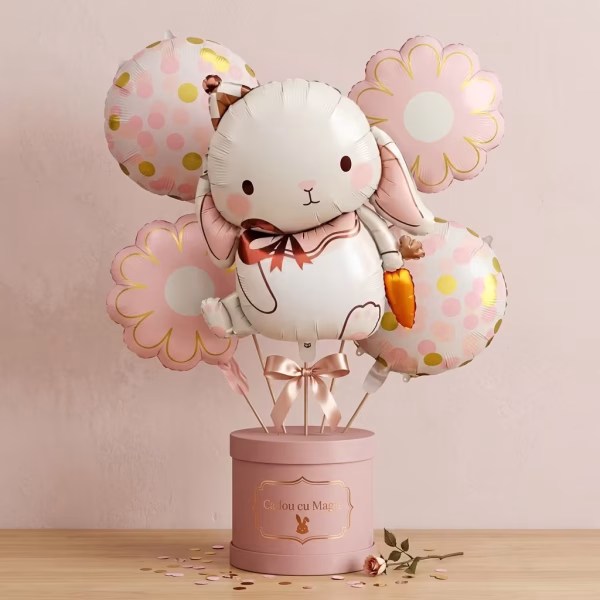 set 5 baloane folie iepure si flori Buchet festiv format din 5 baloane din folie: o figurina iepuras cu morcov, inconjurata de flori roz si baloane rotunde cu buline aurii si roz, asezate intr-o cutie decorativa.
