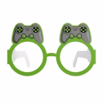 Set 6 Ochelari Party Game Din Carton 18 cm Ochelari de petrecere din carton verde decorati in partea superioara cu doua controllere de jocuri video gri pregatiti pentru recuzita foto.
