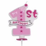 Detaliu cu lumanarea de tort cifra 1 de culoare roz cu margini albe, decorata cu stelute si mesajul My 1st birthday pe un banner desenat.