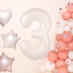 Balon din folie cifra 3 in nuanta white sand ideal pentru sedinte foto si aniversari minimaliste