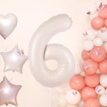 Balon gigant cifra 6 din folie white sand adaugand un plus de eleganta aranjamentelor organice cu baloane