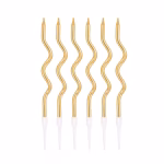 Lumanari Spiralate Aurii Tort Set 6 Bucati  Sase lumanari aurii cu design spiralat elegant aliniate vertical avand la baza suporturi din plastic alb