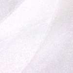 Detaliu macro cu textura fina a tulului iridescent presarat uniform cu sclipici care reflecta lumina in nuante multicolore pastelate
