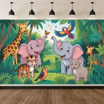 Mockup cu un background textil pentru panou foto cu tematica animale jungla ilustrand elefanti girafe un tigru si pasari exotice in padurea tropicala.