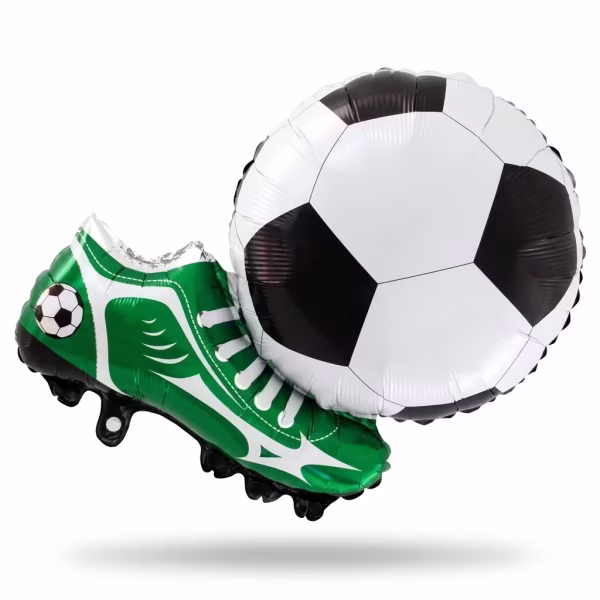 Balon Folie Fotbal Gheata Si Minge 75x45 cm Balon din folie ilustrand o gheata de fotbal verde cu crampoane in momentul in care loveste o minge clasica de fotbal alb cu negru