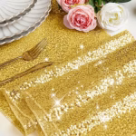 Grafica de prezentare care arata traversa aurie pe o masa eleganta si un detaliu cu mai multe variante de culori disponibile pentru acest material.