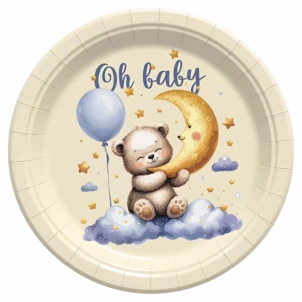 Set de farfurii rotunde din carton pe fundal crem ilustrand un ursulet simpatic asezat pe nori pufosi albastrii tinand in brate o semiluna sub mesajul Oh baby