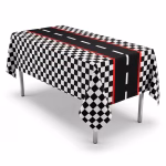 Fata de masa din plastic cu imprimeu tematic racing cu pista centrala de masini si margini in carouri alb cu negru asezata pe o masa lunga