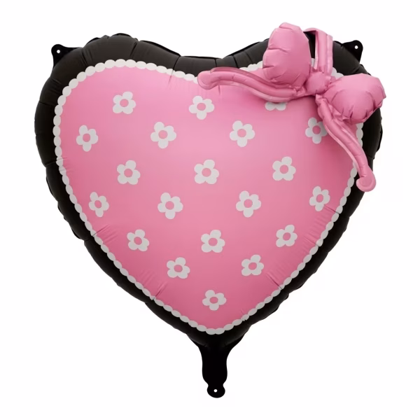 Balon din folie metalizata in forma de inima avand centrul roz cu floricele albe o margine neagra contrastanta si o fundita voluminoasa