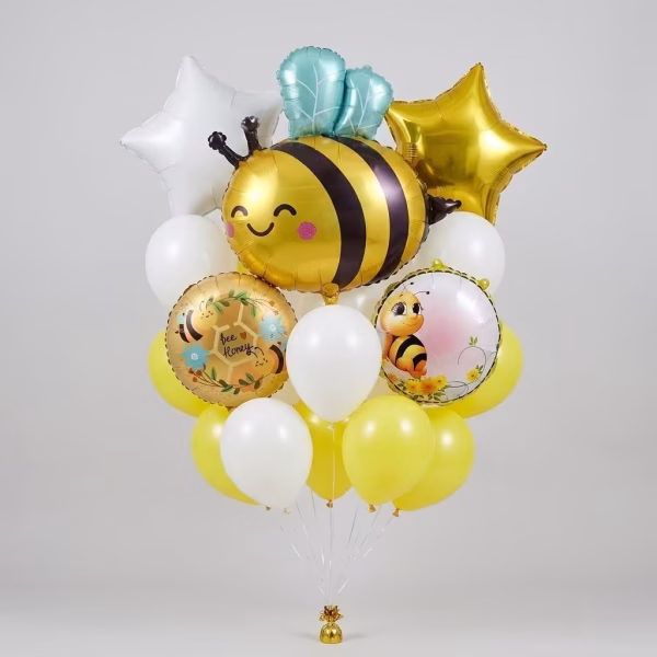 Set 15 Baloane Tematica Albinuta Aranjament festiv format din 15 baloane asortate incluzand o figurina gigant albinuta stele din folie baloane rotunde cu grafica si baloane latex galbene si albe.