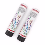 Set 2 Tuburi Confetti Fasii Lungi Multicolor Set de doua tuburi albe pentru confetti de 20 centimetri decorate cu elemente grafice tip fasii colorate si sageti rosii pentru instructiunile de actionare