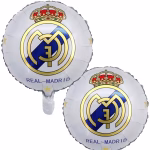 Doua baloane din folie cu emblema clubului Real Madrid evidentiind designul premium cu detalii aurii si coroana regala