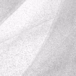 Detaliu macro cu textura fina a tulului argintiu presarat uniform cu sclipici care reflecta lumina intens.