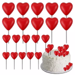 Set de 20 de inimi rosii 3D din polistiren pe tije metalice si un tort alb cu textura fina decorat romantic cu aceste ornamente in forma de inima