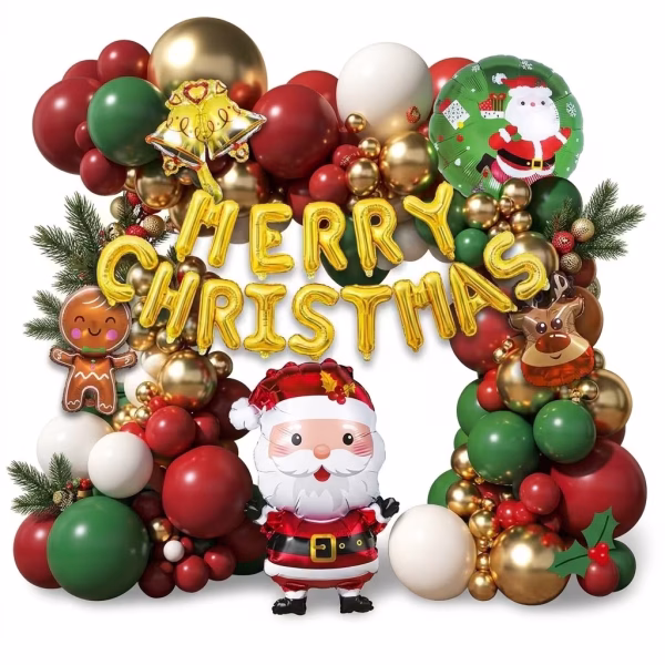 Arcada organica din baloane cu tematica de Craciun in culorile visiniu verde bej si auriu chrome decorata cu litere aurii Merry Christmas si figurine folie cu Mos Craciun clopotei ren si turta dulce