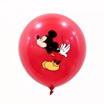 Set de 12 baloane din latex în culorile roșu negru și alb, incluzând baloane simple și baloane imprimate cu personajul Mickey Mouse purtând coif de petrecere sau alături de textul Whoopee