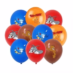 Set de 8 baloane din latex în culorile roșu albastru portocaliu și maro imprimate cu personajele Tom și Jerry în diverse ipostaze amuzante de urmărire