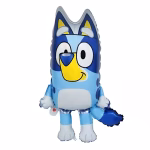 Balon din folie decupat in forma catelusei Bluey in nuante de albastru inchis si deschis cu burtica alba si botul galben afisand un zambet prietenos si avand o codita pufoasa albastra