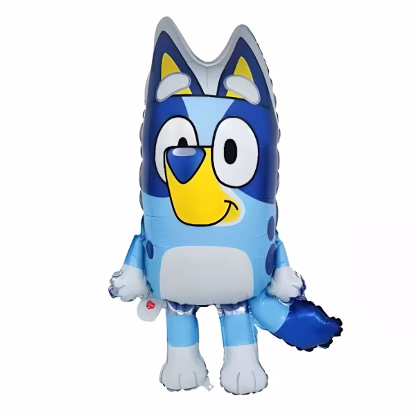 Balon din folie decupat in forma catelusei Bluey in nuante de albastru inchis si deschis cu burtica alba si botul galben afisand un zambet prietenos si avand o codita pufoasa albastra