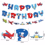 Banner festiv din carton cu mesajul Happy Birthday, având literele decorate cu norișori și mici avioane, însoțit de decupaje sub formă de avioane roșii, elicoptere și avioane de pasageri