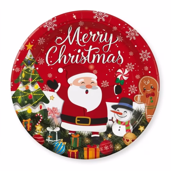 Farfurie din carton de 18 cm cu fundal rosu, decorata cu textul Merry Christmas si personaje de iarna precum Mos Craciun, un om de zapada, o figurina din turta dulce si un brad impodobit cu cadouri
