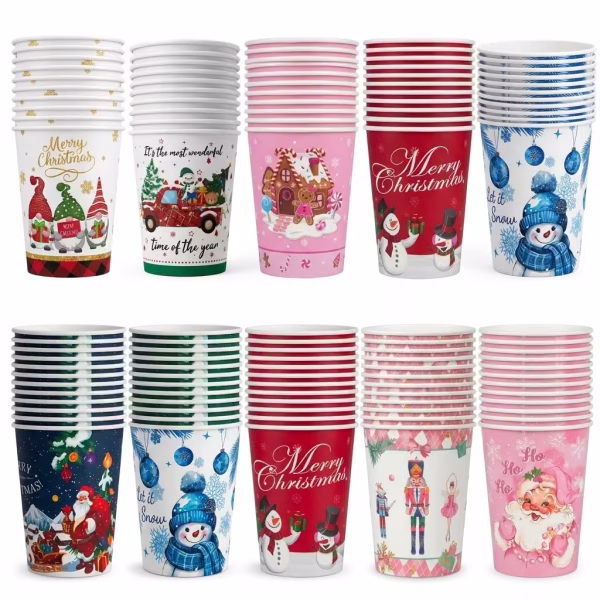 Colectie de seturi a cate 10 pahare din carton pentru Craciun, ilustrand o varietate de 16 modele festive precum gnomi, camioneta rosie, casuta de turta dulce, oameni de zapada si Mos Craciun