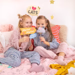 Set de 14 elemente de recuzita foto din carton cu tematica pisici, incluzand capete de pisicute cu ochelari, labute, soricel, os de peste, zgarda si mesaje haioase precum Meow Meow si I Love Cats