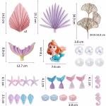 Tort decorat cu tematica marina incluzand o figurina sirena 3D, cozi de sirena, perle, scoici, frunze evantai pastelate si elemente aurii