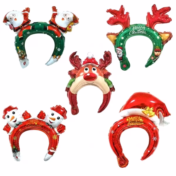 Set de 5 baloane din folie metalizată purtabile pe cap sub formă de bentițe festive, ilustrând modele diferite: o coroniță verde cu doi Moși Crăciun, o coroniță verde cu coarne de ren și mesaj, o coroniță în formă de chip de ren, o coroniță roșie cu doi oameni de zăpadă și o coroniță roșie cu o căciulă de Moș Crăciun