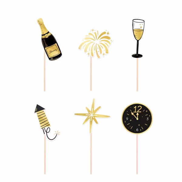 Set de 6 toppere din carton pentru tort de Revelion, ilustrând elemente festive minimaliste în culorile negru și auriu: o sticlă de șampanie cu textul Cheers, o explozie de artificii, un pahar elegant de șampanie, o rachetă de artificii, o stea cu opt colțuri și un ceas care indică miezul nopții