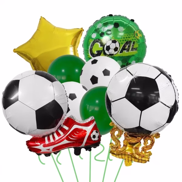 Un buchet tematic din 8 baloane pentru petreceri, incluzând baloane din folie sub formă de minge pe cupă aurie, minge cu gheată sport roșie, stea aurie, un balon rotund verde cu textul GOAL și baloane din latex asortate