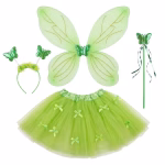 Costum pentru fete format din 4 piese de culoare verde deschis, incluzand o pereche de aripi de fluture cu detalii sclipitoare, o fusta din tulle decorata cu fundite, o coronita cu puf si o bagheta asortata cu panglici