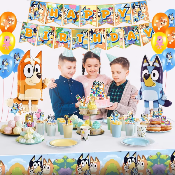 Set complet de baloane Bluey și accesorii petrecere copii, incluzând banner Happy Birthday, baloane din folie cu Bluey și Bingo, baloane latex colorate, față de masă și decorațiuni pentru tort și brioșe.