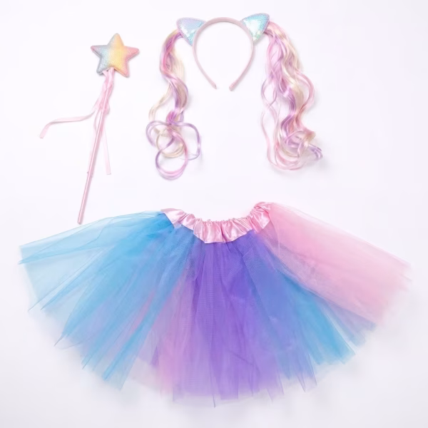 Costum pentru fete format din 3 piese incluzand o fusta din tulle in culori pastelate de roz mov si albastru o bentita cu urechi de pisica si extensii de par cret si o bagheta in forma de stea asortata cu panglici